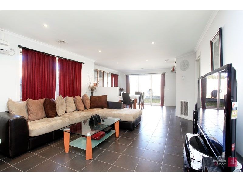 15 Melzak Way, Berwick VIC 3806