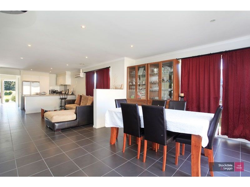 15 Melzak Way, Berwick VIC 3806