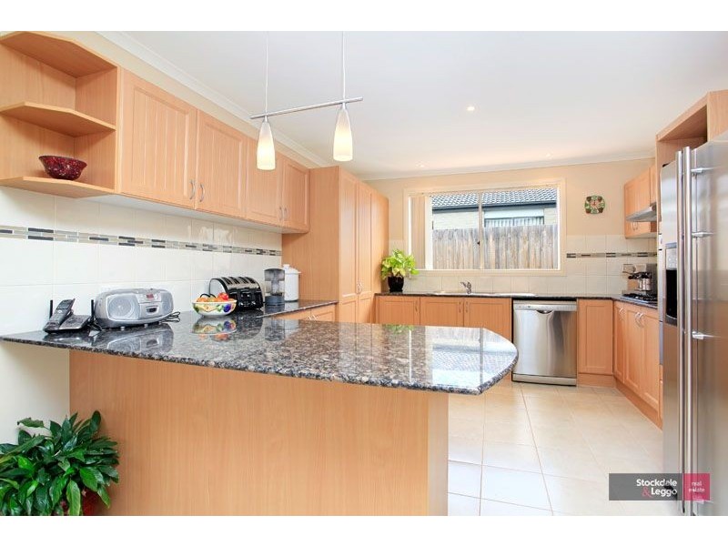 9 Hollington Way, Berwick VIC 3806