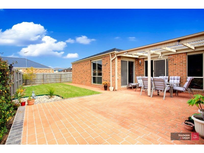 9 Hollington Way, Berwick VIC 3806