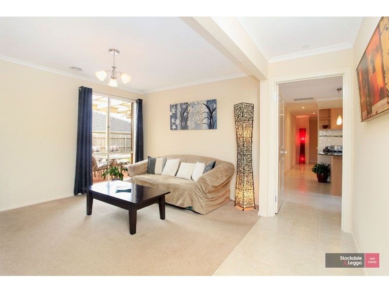 9 Hollington Way, Berwick VIC 3806