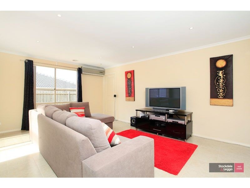 9 Hollington Way, Berwick VIC 3806