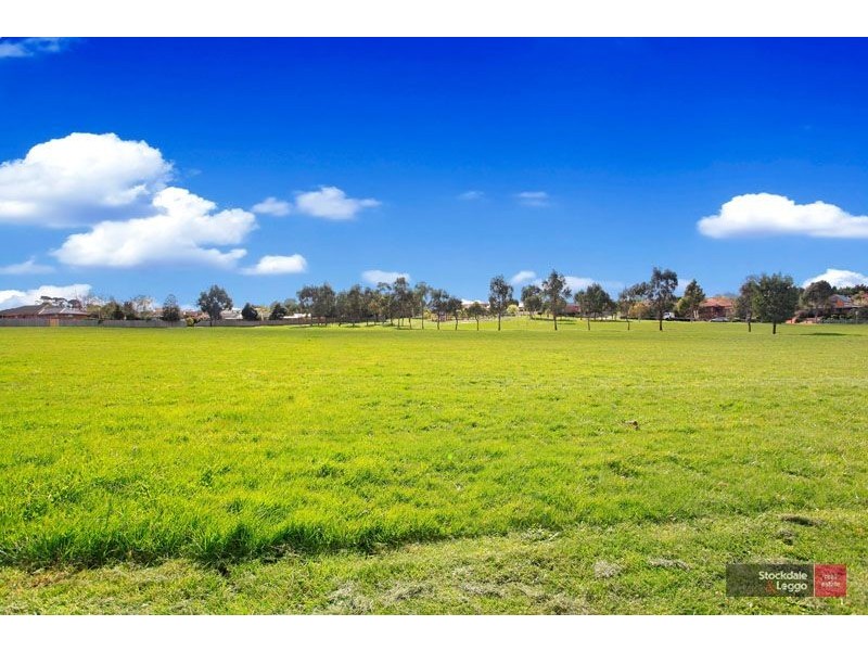 9 Hollington Way, Berwick VIC 3806