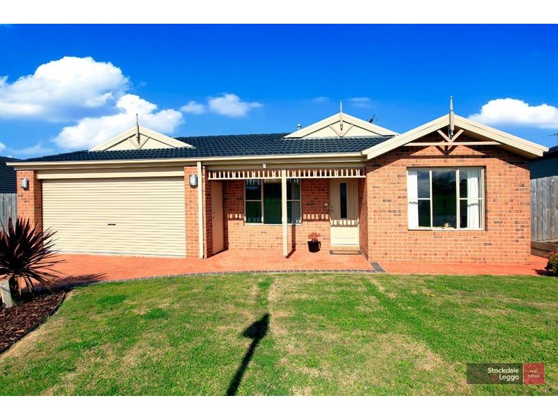 9 Hollington Way, Berwick VIC 3806