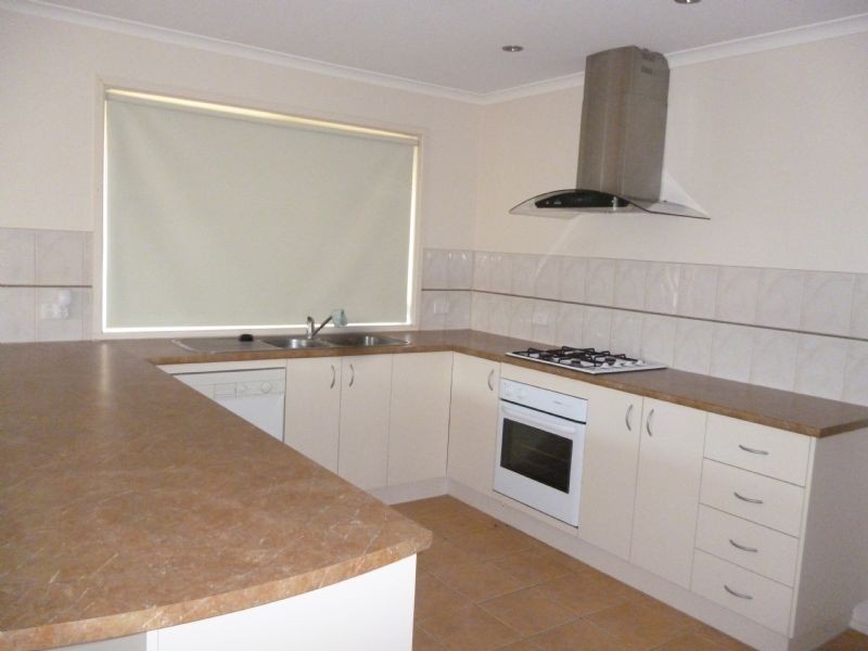 4 Shady Close, Narre Warren South VIC 3805