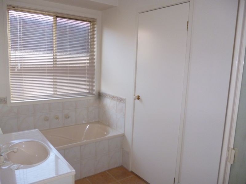 4 Shady Close, Narre Warren South VIC 3805