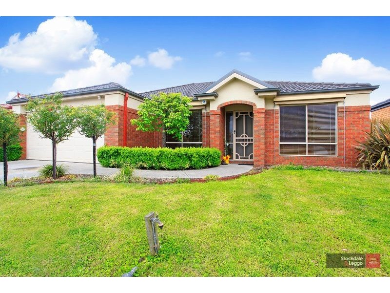 8 Baronessa Ave, Narre Warren South VIC 3805