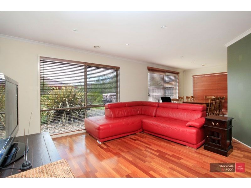 8 Baronessa Ave, Narre Warren South VIC 3805