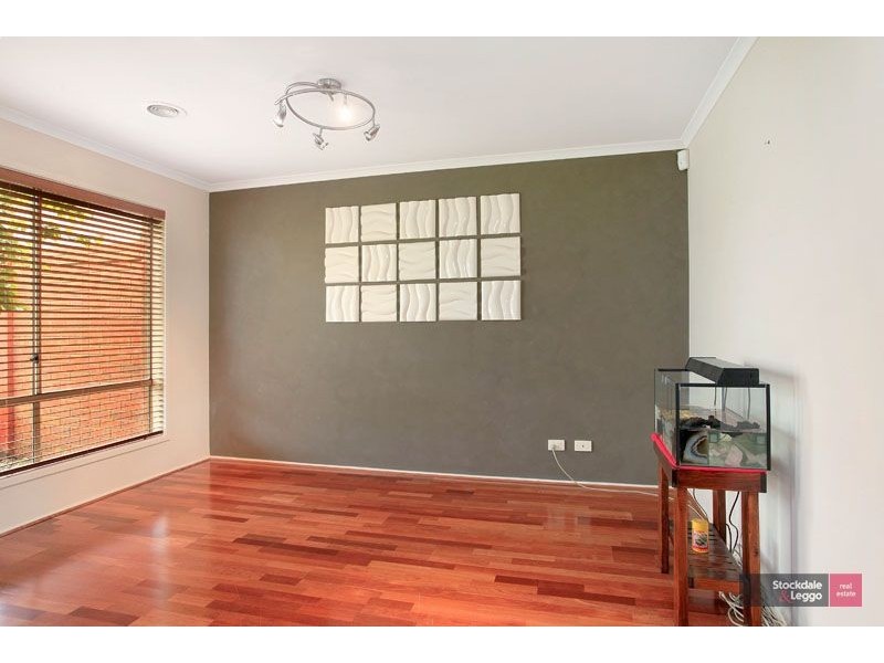 8 Baronessa Ave, Narre Warren South VIC 3805