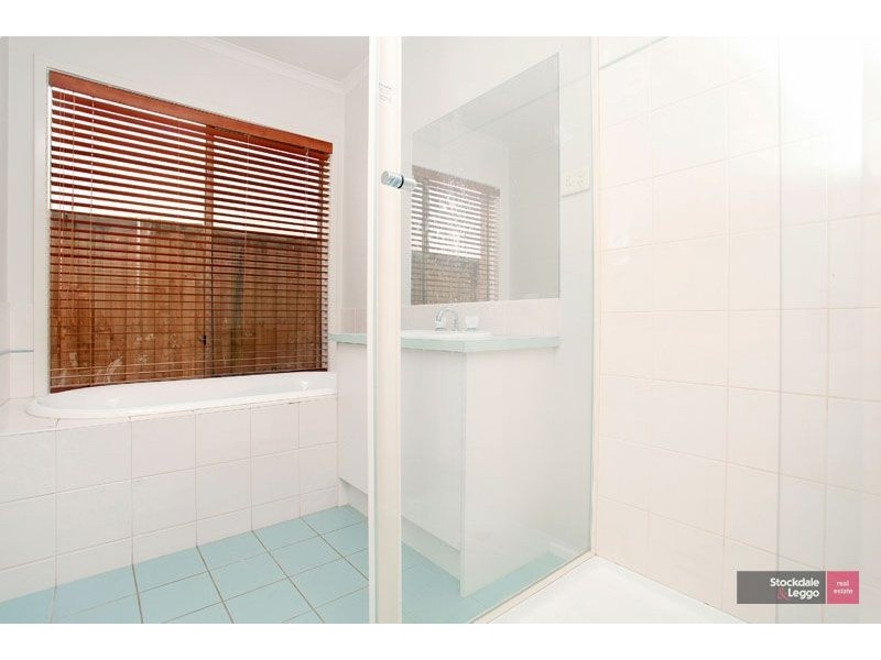 8 Baronessa Ave, Narre Warren South VIC 3805