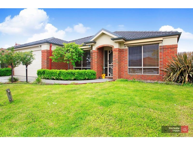 8 Baronessa Ave, Narre Warren South VIC 3805