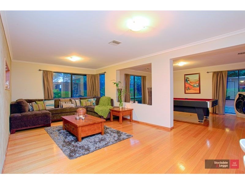 8 Charmouth Place, Narre Warren South VIC 3805