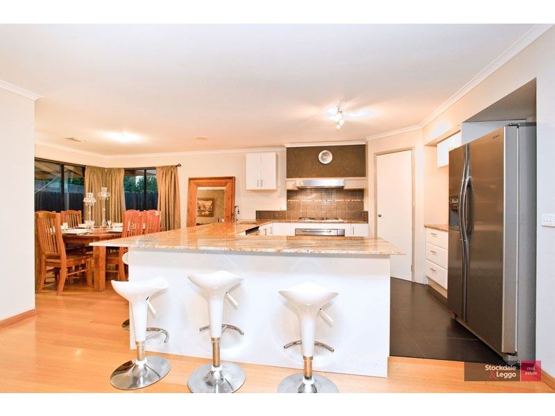 8 Charmouth Place, Narre Warren South VIC 3805