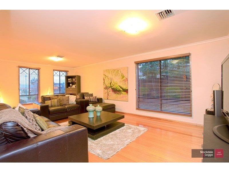 8 Charmouth Place, Narre Warren South VIC 3805