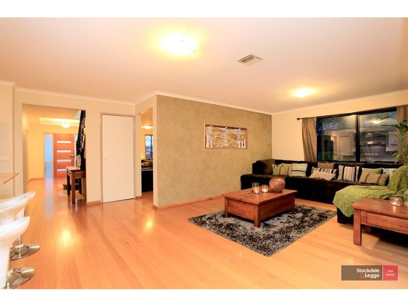 8 Charmouth Place, Narre Warren South VIC 3805