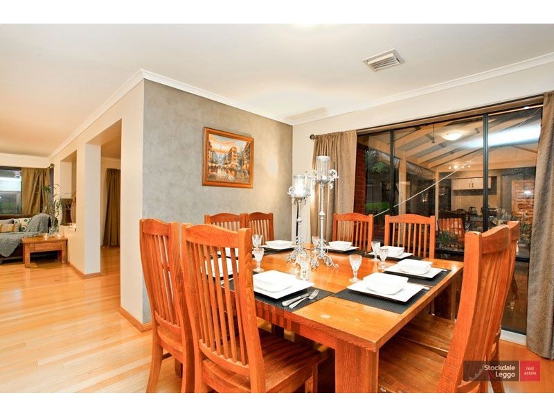 8 Charmouth Place, Narre Warren South VIC 3805