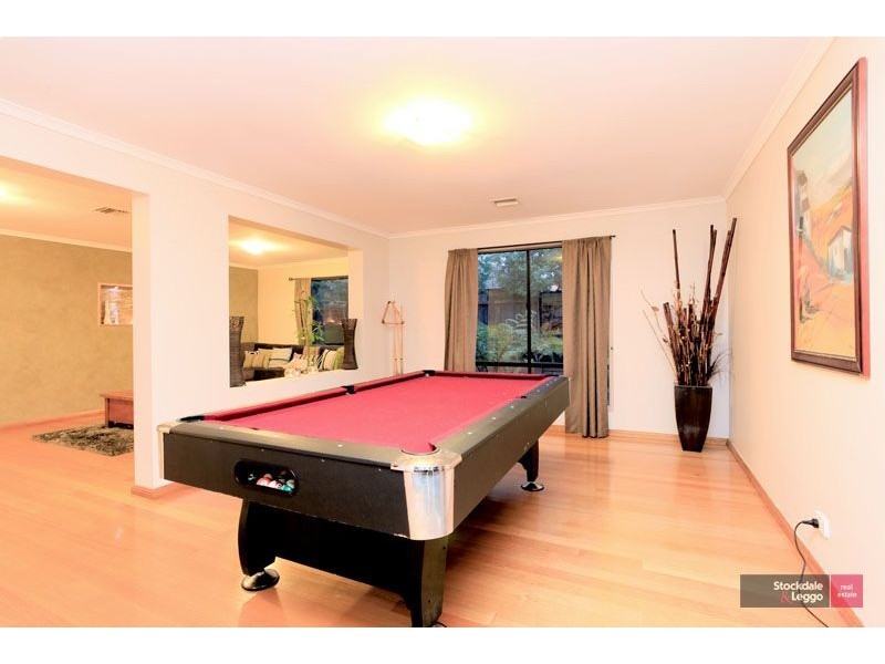 8 Charmouth Place, Narre Warren South VIC 3805