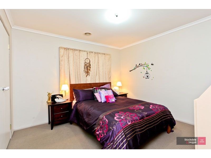 8 Charmouth Place, Narre Warren South VIC 3805