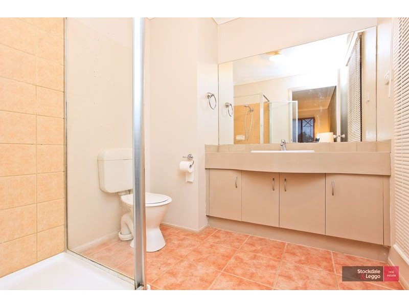 8 Charmouth Place, Narre Warren South VIC 3805