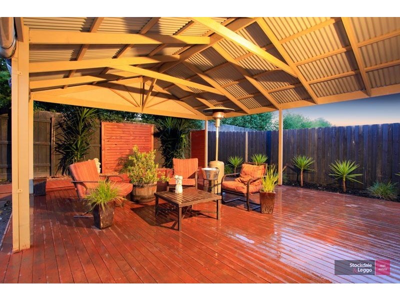 8 Charmouth Place, Narre Warren South VIC 3805