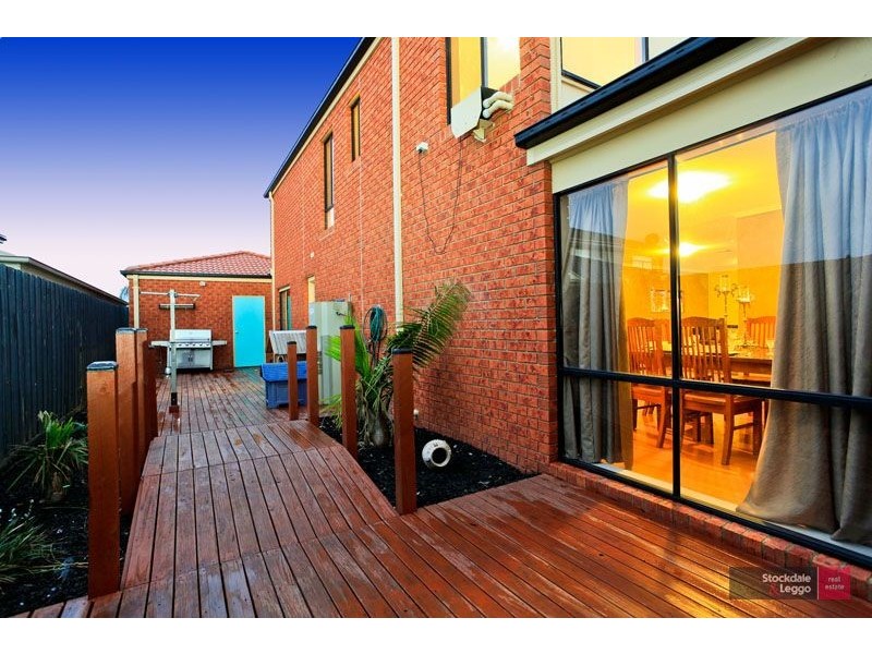 8 Charmouth Place, Narre Warren South VIC 3805