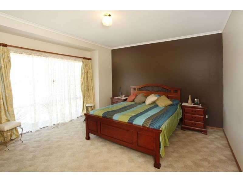 10 Fern Way, Narre Warren South VIC 3805