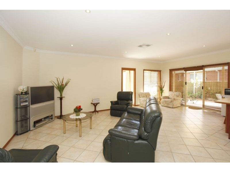 10 Fern Way, Narre Warren South VIC 3805
