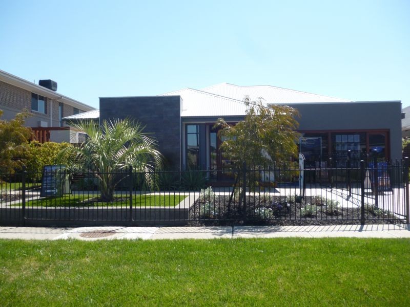 8 Brookwater Parade, Lyndhurst VIC 3975