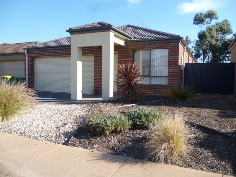 4 Leightons Green, Pakenham VIC 3810