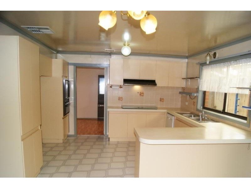 28 Springfield Drive, Narre Warren VIC 3805