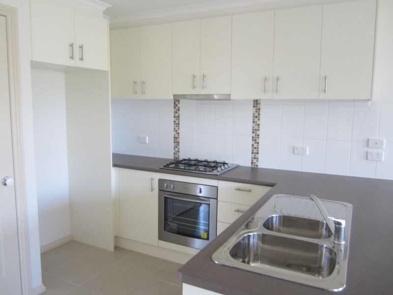 2/71 Amber Crescent, Narre Warren VIC 3805