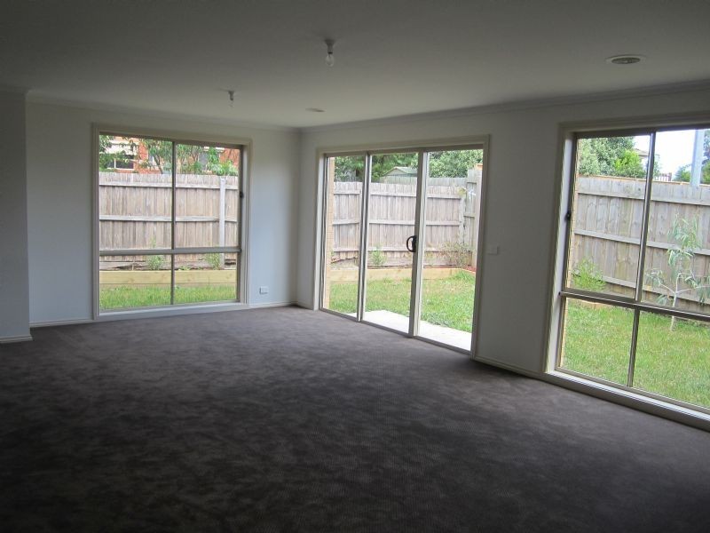 2/71 Amber Crescent, Narre Warren VIC 3805