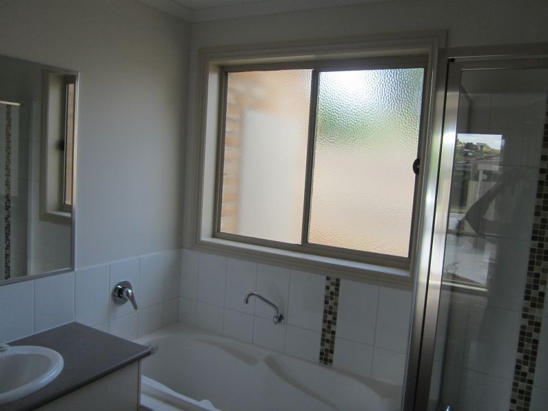 2/71 Amber Crescent, Narre Warren VIC 3805