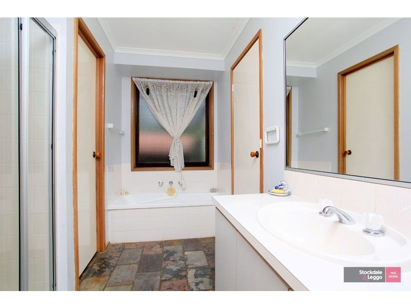 11 Cardamon Drive, Hallam VIC 3803