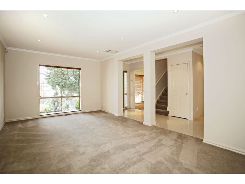 16 Eastern Park Square, Narre Warren South VIC 3805