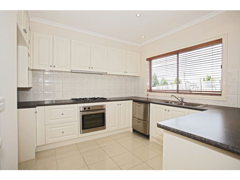 16 Eastern Park Square, Narre Warren South VIC 3805