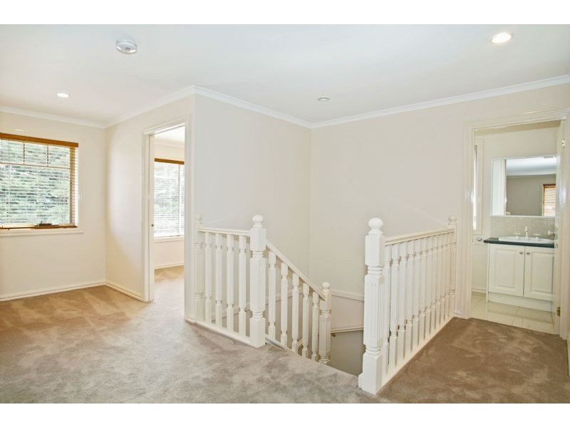 16 Eastern Park Square, Narre Warren South VIC 3805