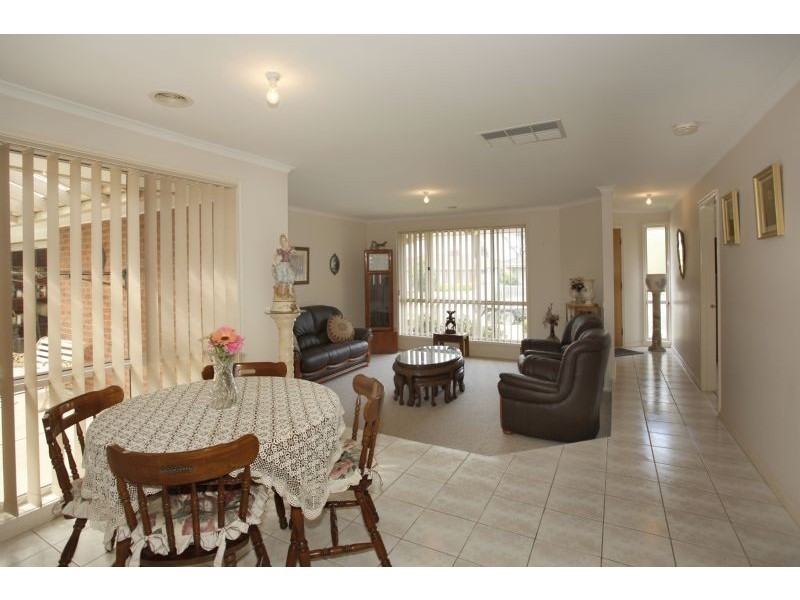 10 Brendan Court, Hallam VIC 3803