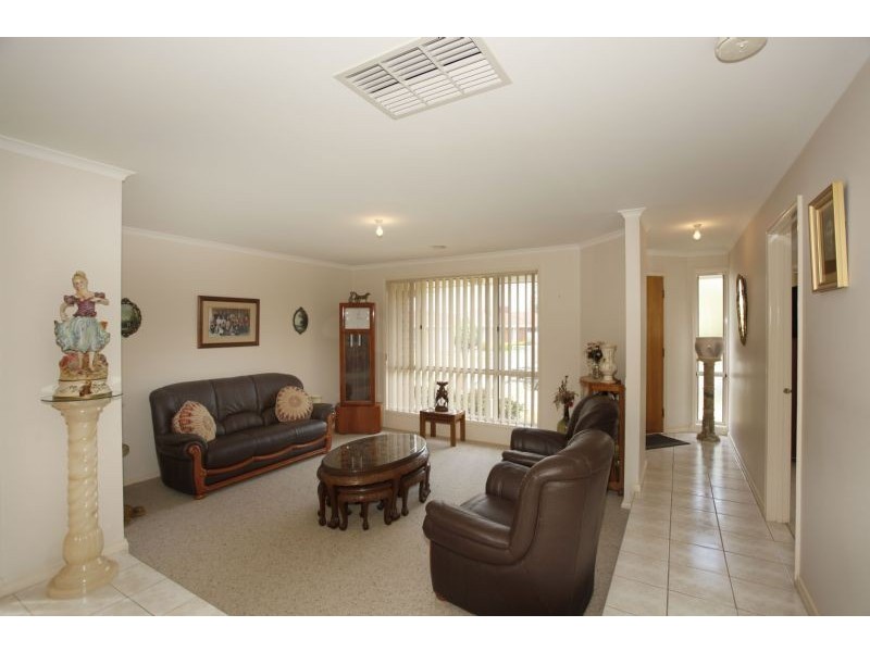 10 Brendan Court, Hallam VIC 3803