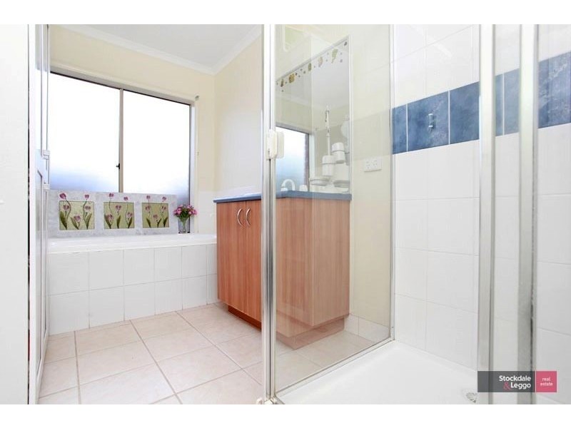 24 Hallmark Drive, Narre Warren South VIC 3805