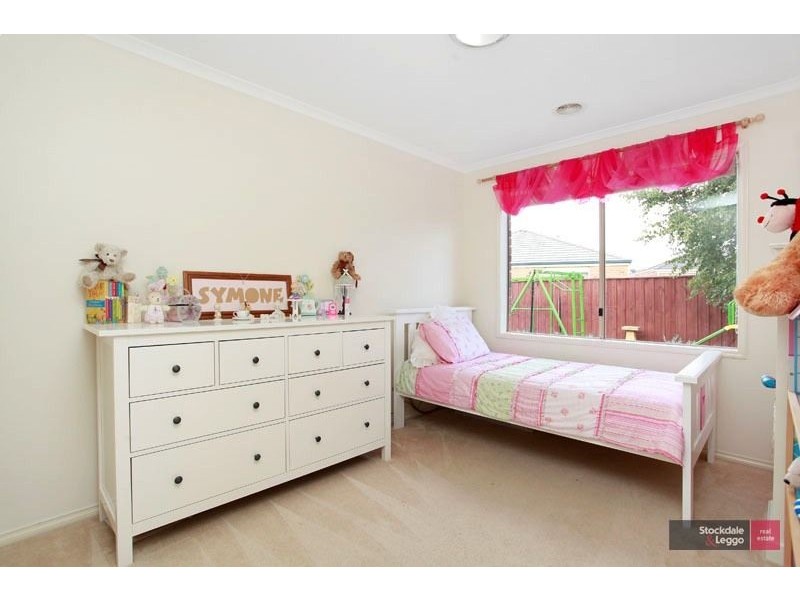 24 Hallmark Drive, Narre Warren South VIC 3805