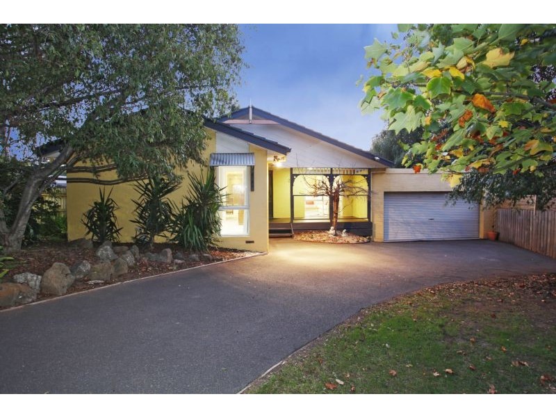 2 Glover Court, Berwick VIC 3806