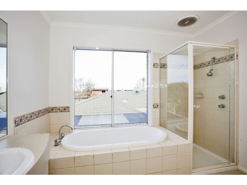 8 Hedley Court, Narre Warren VIC 3805