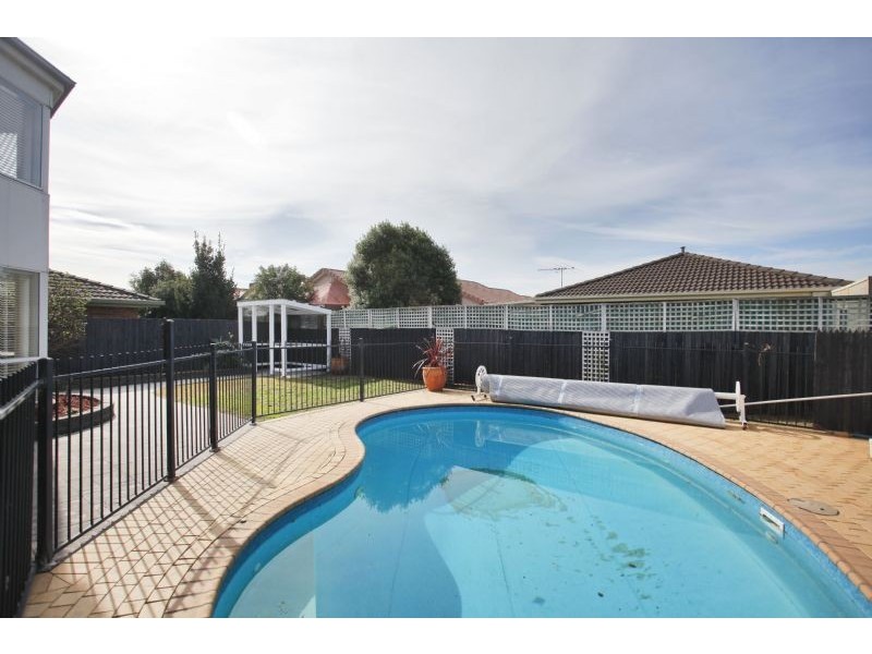 8 Hedley Court, Narre Warren VIC 3805