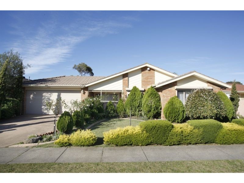 27 Armadale Drive, Narre Warren VIC 3805