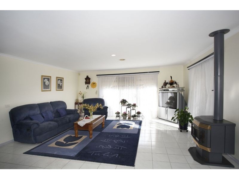 27 Armadale Drive, Narre Warren VIC 3805