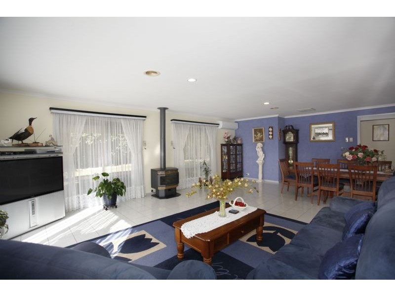 27 Armadale Drive, Narre Warren VIC 3805