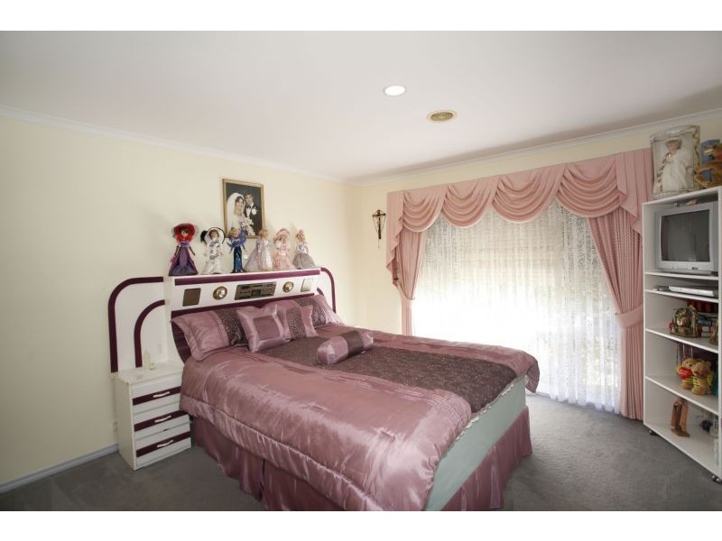 27 Armadale Drive, Narre Warren VIC 3805