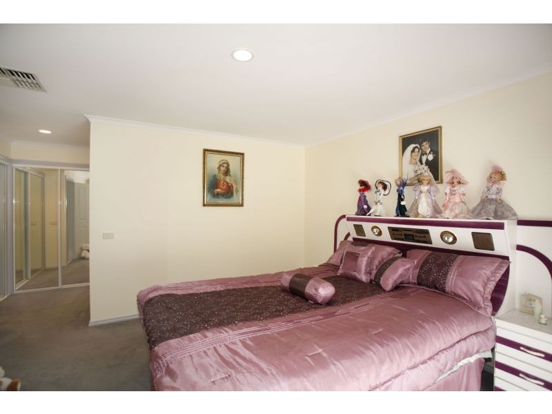 27 Armadale Drive, Narre Warren VIC 3805