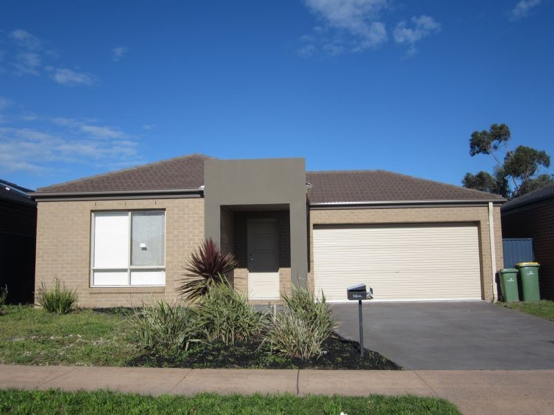 6 Leightons Green, Pakenham VIC 3810